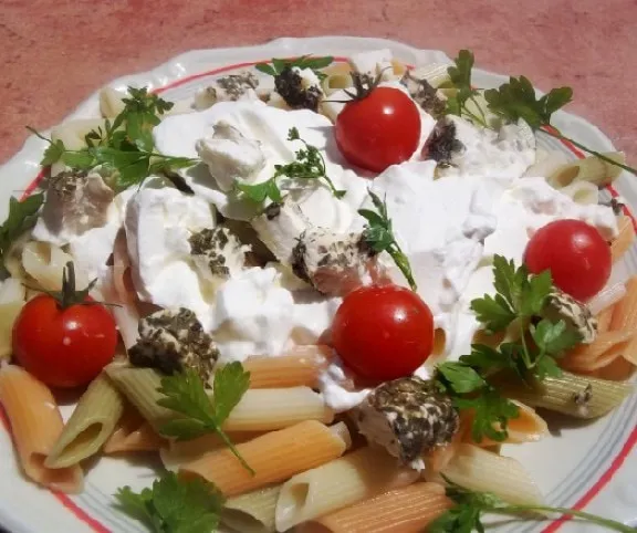 Kecskesajtos-tejfölös penne recept