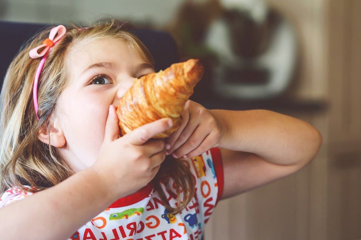 Ha megesszük a kiflit, de nem fizetjük ki, az lopásnak számít /Fotó: Shutterstock