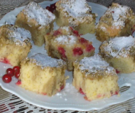 Zöldteás-ribizlis piskóta recept