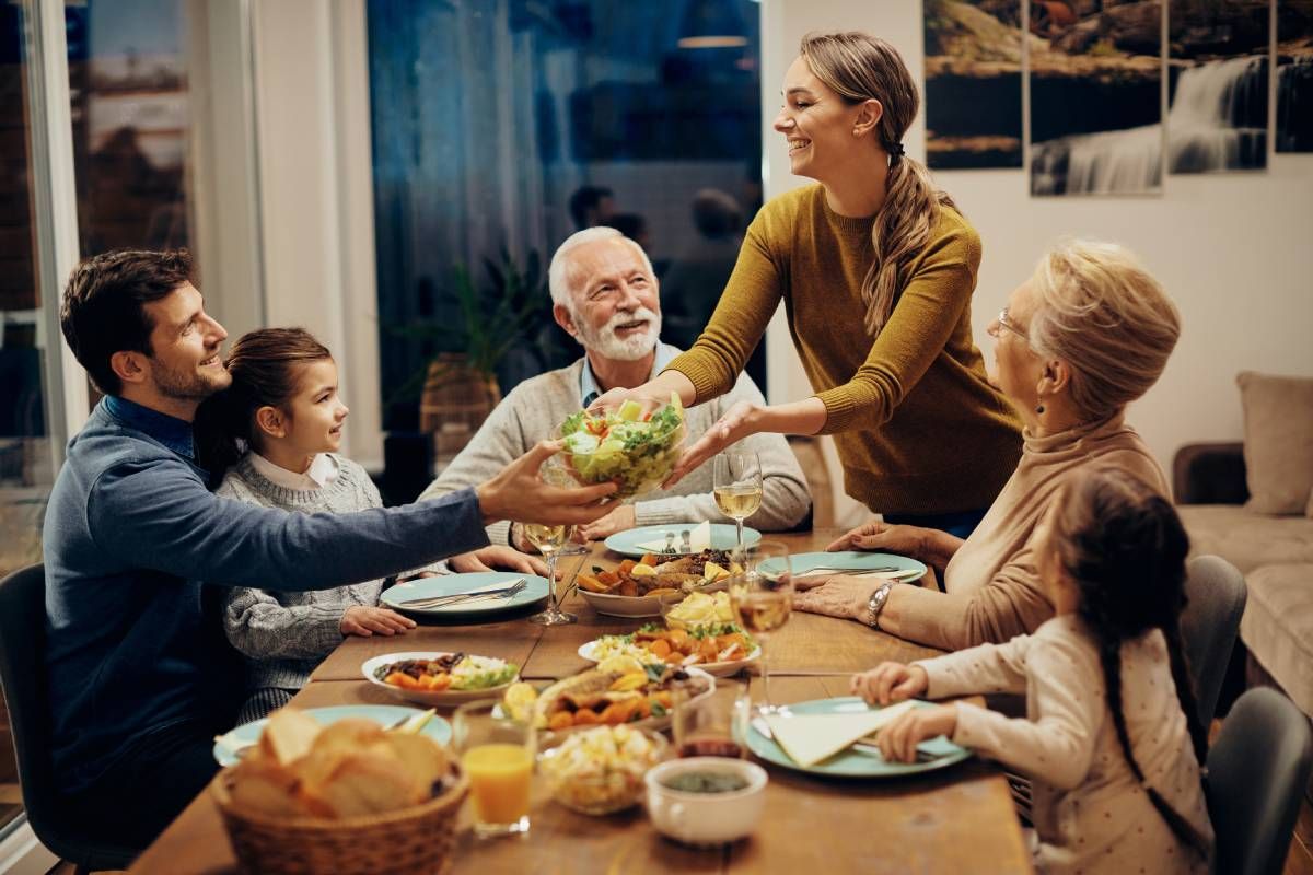 A családi étkezésektől egészségesebbek leszünk / Fotó: Shutterstock