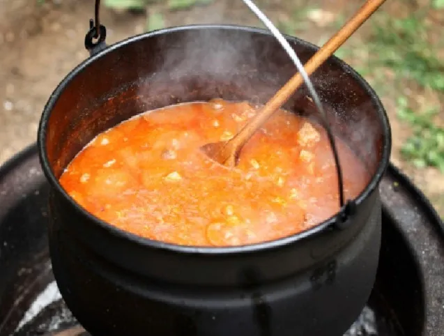 Palócleves bográcsban  recept