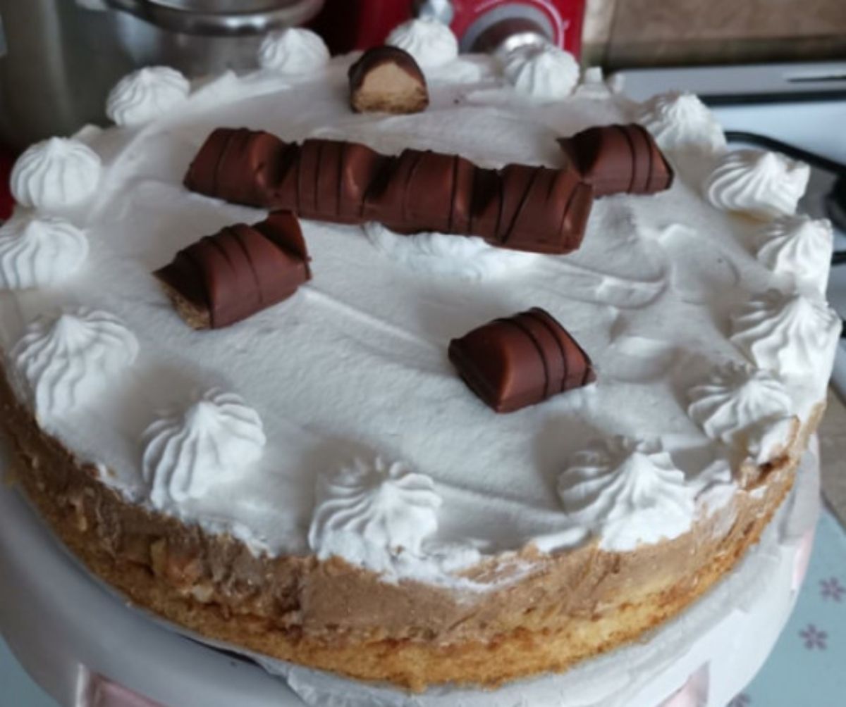 Csokis Kinder Bueno torta 