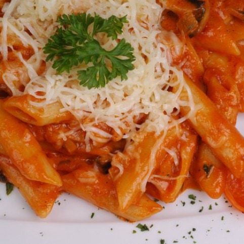 Szalonnás-gombás penne recept