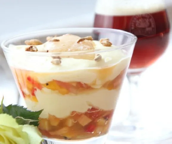 Sörkrémes pohárdesszert a szezon gyümölcseivel recept
