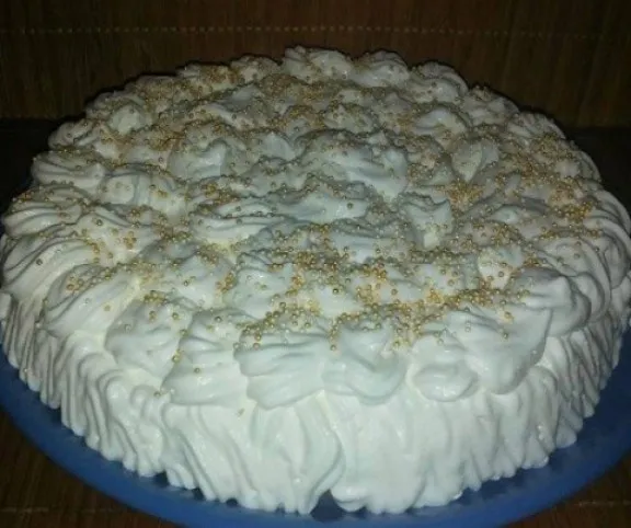Ünnepi habos-krémes torta recept