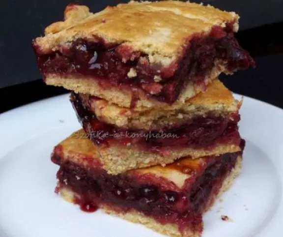 Omlós meggyes pite recept