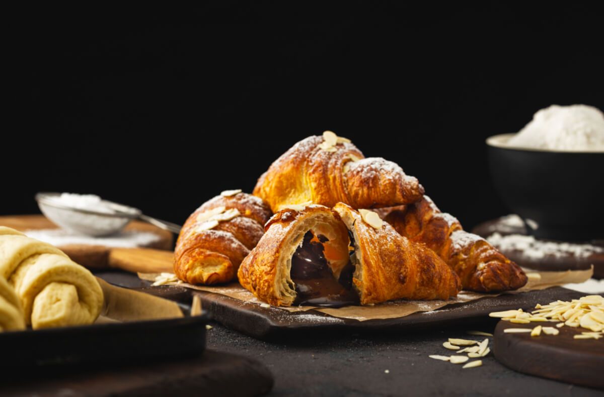 A franciák nagy kedvence a csokis croissant (Shutterstock)