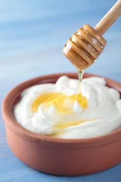 Görög joghurt mézzel, egy kevés dió is isteni hozzá