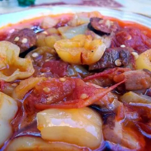 Krumplis lecsó császárszalonnával, füstölt sonkával és kolbásszal recept