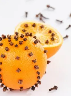 Illatos, de fertőtlenít is, a molyokat is távol tartja