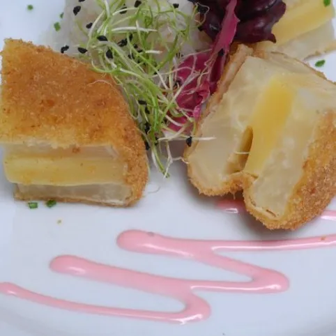 Sajttal töltött bundás zeller recept