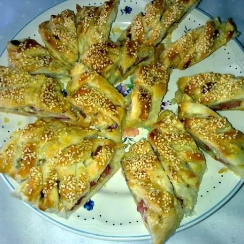 Sajtos-virslis kígyórétes recept