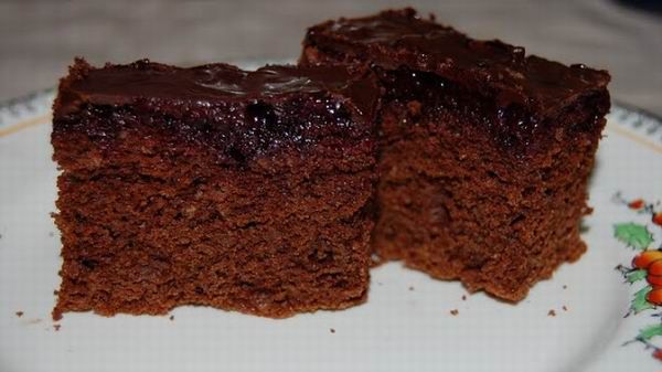 Sacher-torta - nem hagyományosan, hanem szederlekvárral