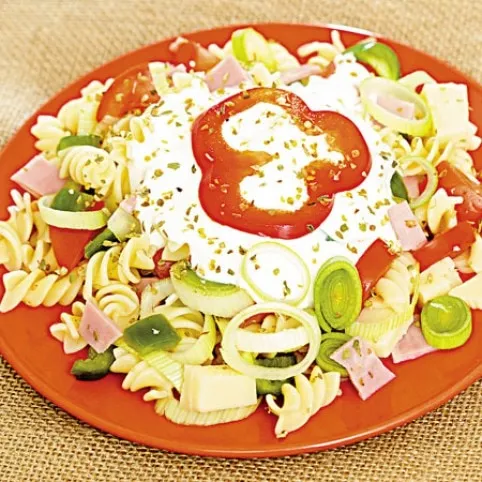 Sajtos-sonkás-tejfölös tészta recept