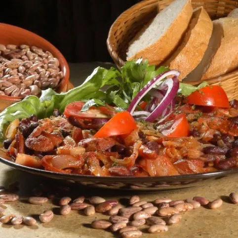 Kolbászos-hagymás bab recept