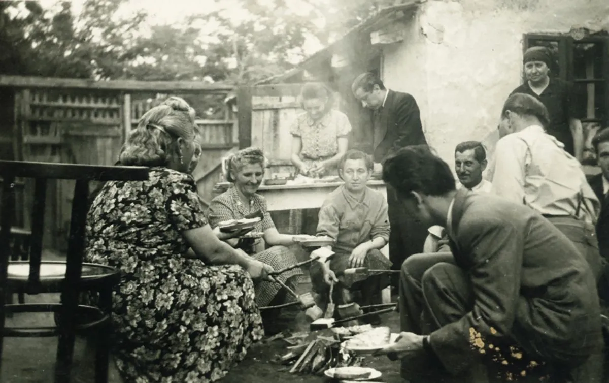 1941 - Szalonnasütés Jándon /Fotó: Fortepan - Ördögh János