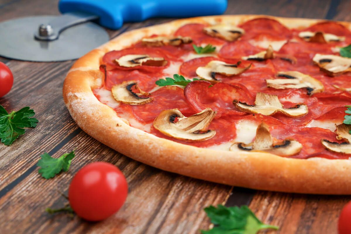 A kerti sütőben készíthetjük a legfinomabb pizzát a leggyorsabban (Shutterstock)