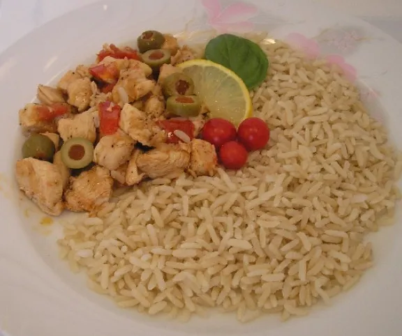 Olívás csirkeragu barna rizzsel recept