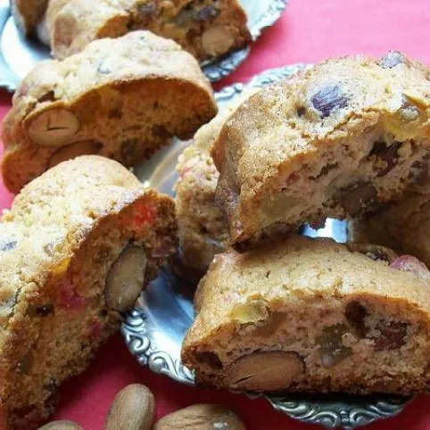 Apró cantuccinik szárított gyümölccsel és mandulával recept