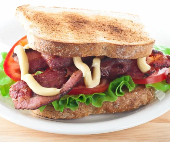 Sült baconös szendvics ropogós kenyérrel recept