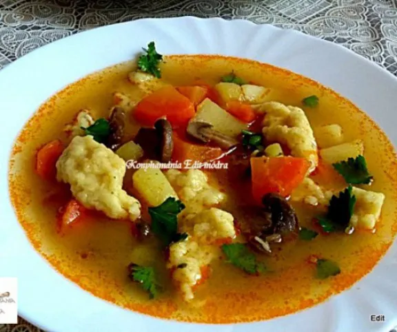 Gombás burgonyaleves galuskával recept