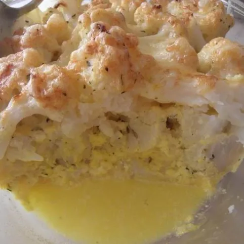 Csőben sült karfiol tejfölös mártással és sajttal recept