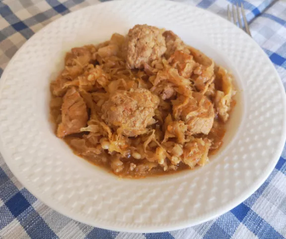 Húsos káposzta gombóccal recept