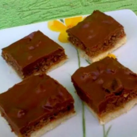 Zserbópite csokidarabokkal recept