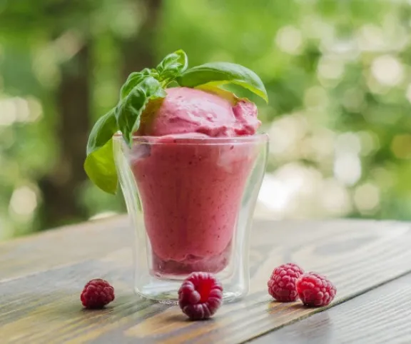 Bazsalikomos málnafagyi recept