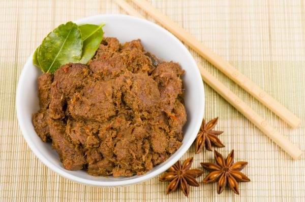 Rendang, húskockák nagyon fűszeres krémben