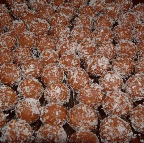 Kávés kókuszgolyók recept