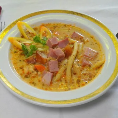 Füstölt sonkás zöldbableves recept