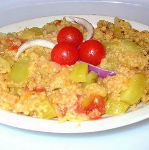 Cukkinis-paradicsomos köles recept