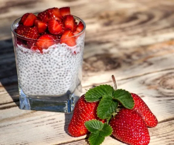 Chia puding eperrel recept