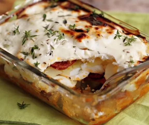 Rakott krumpli pulykakolbásszal recept