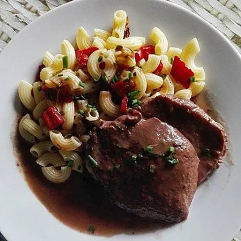 Vörösboros párolt marha tésztával recept