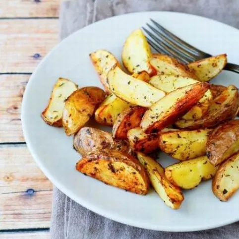 Fűszeres burgonyahasábok recept