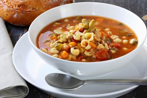 Gazdag, tartalmas leves a minestrone