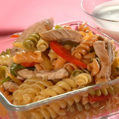 Zöldséges-húsos tésztasaláta recept