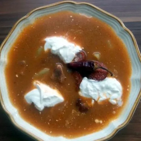 Tejfölös bableves füstölt karajjal recept