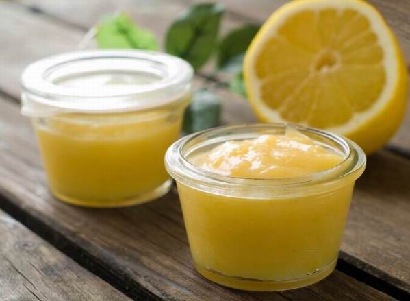 A lemon curd tojással és vajjal készül, így nem tartható el soká, viszont nagyon finom :)