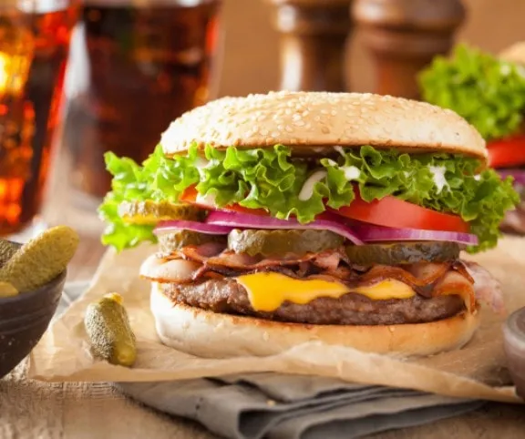  Sajtburger Elvis módra recept