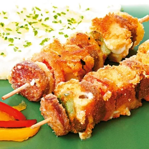 Bundás sajtfalatok nyárson recept