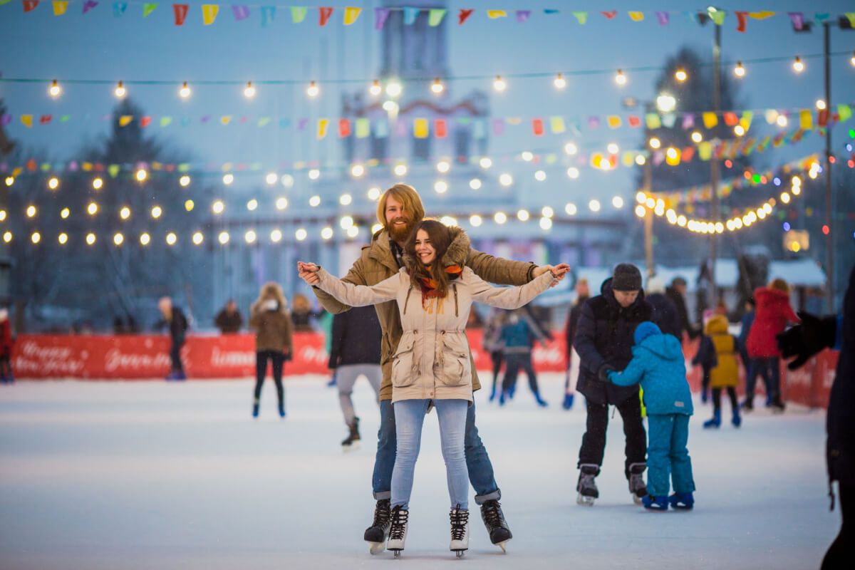 A korcsolyázás az egyik olyan téli sport, amivel több száz kalóriát égethetünk el (Fotó: Shutterstock)