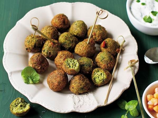 Spenótos falafel mentás joghurttal