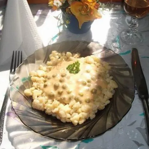 Besameles borsó nokedlivel recept