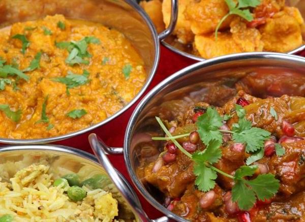 A curryvel fűszerezett gazdag indiai fogások világszerte igen kedveltek