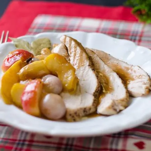 Ciderrel sült pulykamell fényezett almával és körtével recept