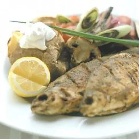 Roston sült keszeg zöldségekkel recept