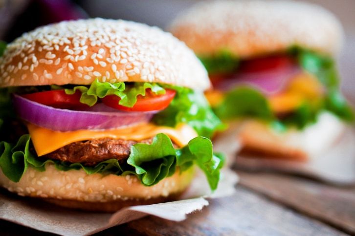 A hamburger az egyik legismertebb és legkedveltebb street food